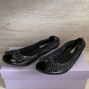BLACK VERA WANG LAVENDER FLATS